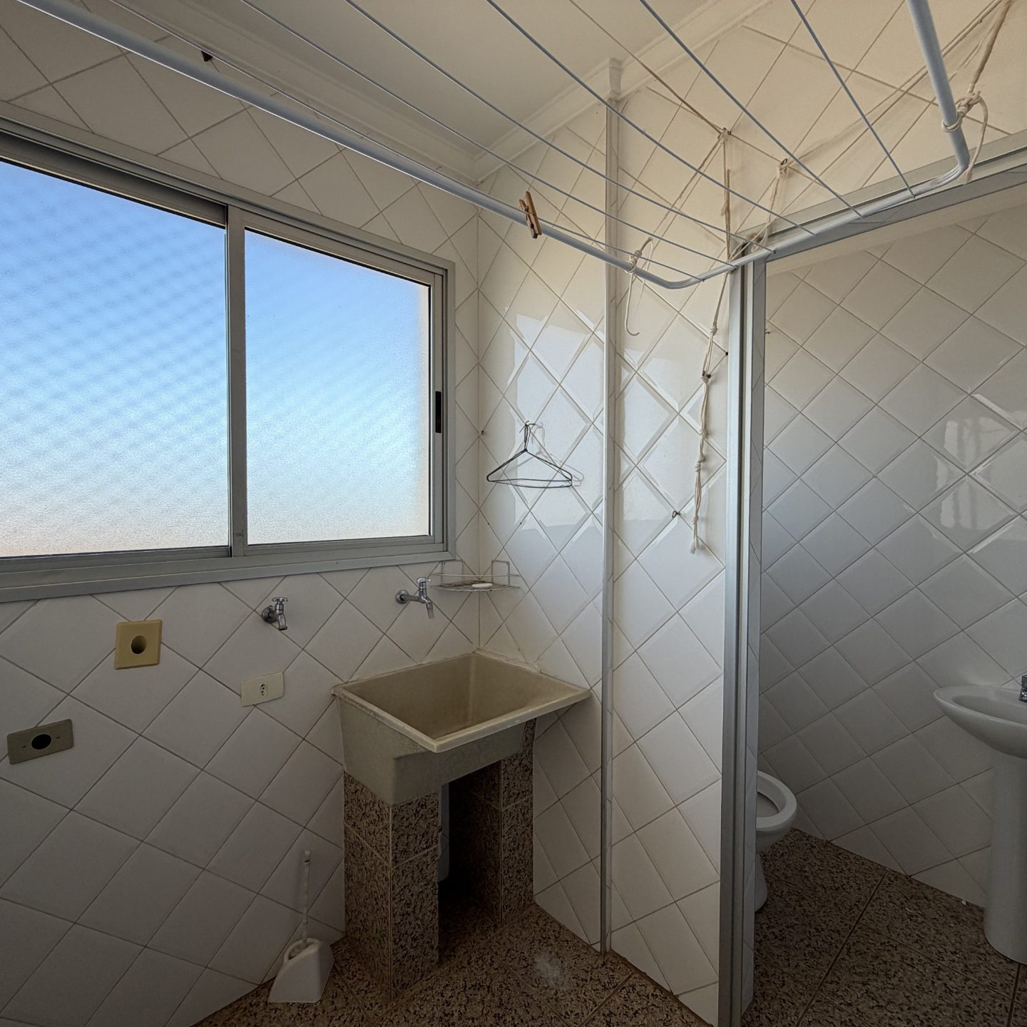 Apartamento Amplo com Sacadas e Excelente Localização — foto 4